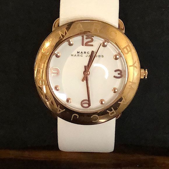 MARC JACOBS Rose Gold & White Leather Large Dial Watch NWOT - Picture 1 of 17